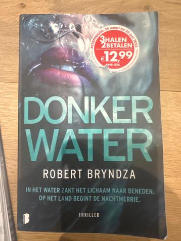 Gratis af te halen: Donker Water - Robert Bryndza (Thriller)
