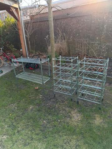 3 wijnrekken (stellingkastjes vergeven)