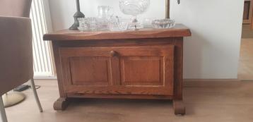 Dekenkist, lage eiken kast