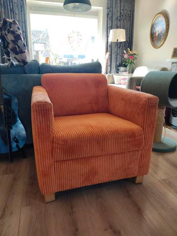 GRATIS oranje fauteuil van ribstof