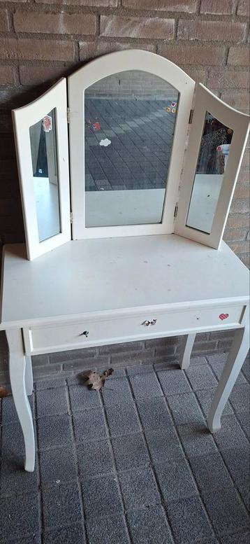 Gratis op te halen: Kaptafel met spiegel, opknapbeurt nodig
