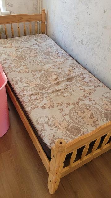 Gratis eenpersoonsbed met matras, 90x200, demonteerbaar