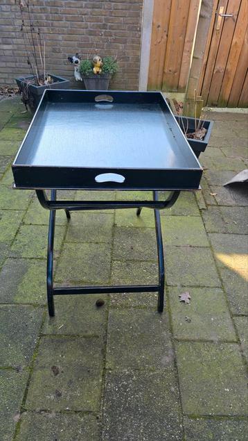 Vintage bijzettafel met dienblad - Zwart metaal en hout