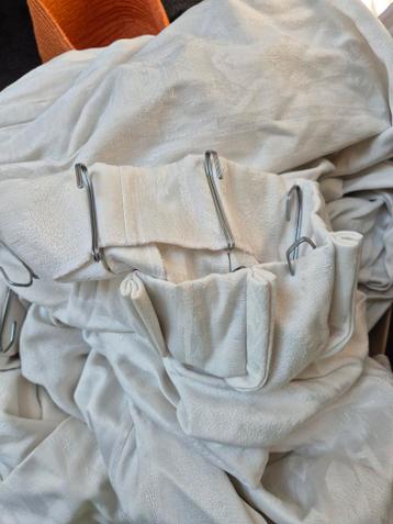 Witte gordijnen met haken