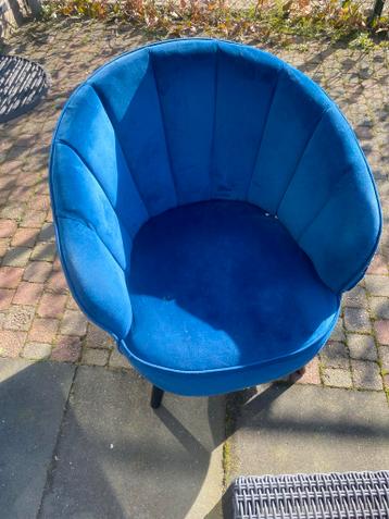 Gratis stoel uit rookvrij huis (stuk aan zijkant)