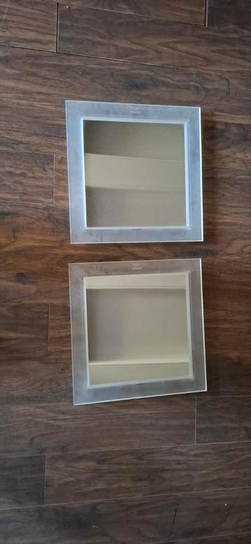 Gratis 2 vierkante spiegels