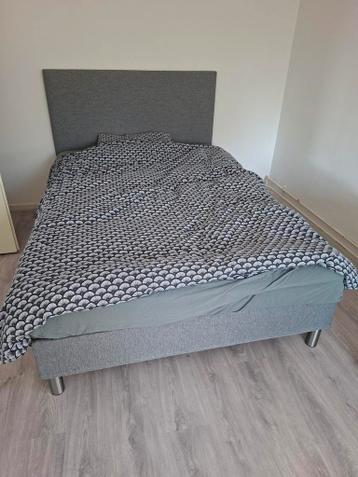 Bed 140x200 cm met matras en topper (optioneel)