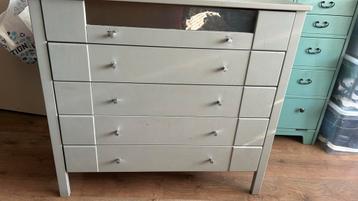 Gratis ophalen: Ladekast met 5 lades (verf nodig)