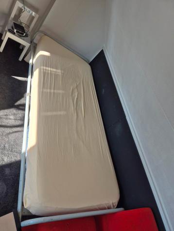 Simpelbed met spiraal bedbodem