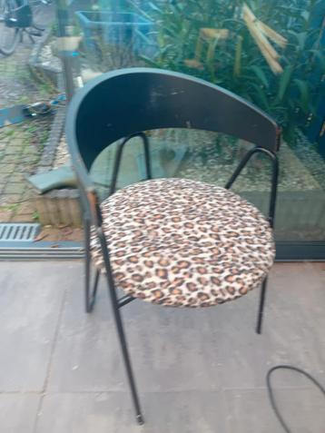 Gratis stoel met dierenprint zitting