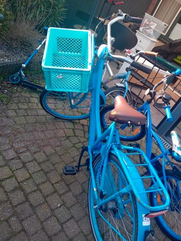 Blauwe kinderfiets met mandje - Perfect voor avonturen!