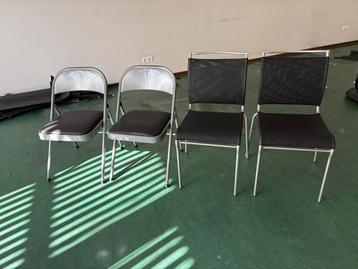 4 stoeltjes, waarvan 2 inklapbaar