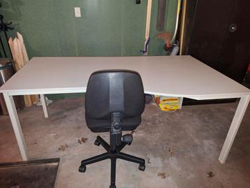 Bureau met bureaustoel Gratis