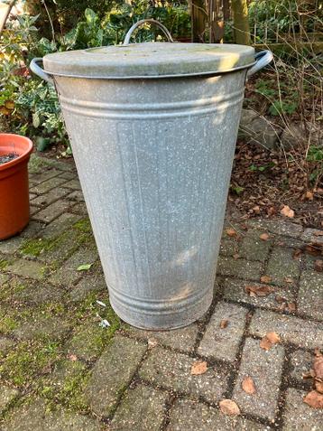 Metalen emmer met deksel plantenbak gratis