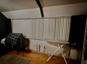 Rails voor lamellen 8,9 cm. Circa 395 cm. Zonder lamellen