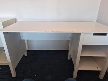 Gratis wit bureau met lade en opbergvakken