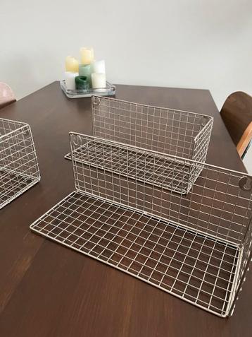 3 wandrekjes van metaal