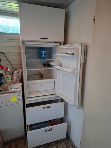 koelkast met voorraad kast