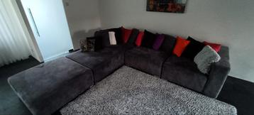 Grote hoekbank / hangbank inclusief kussens gratis