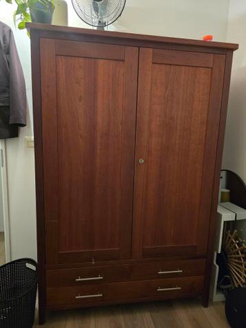 Gratis houten kast. Uiterlijk 10 maart ophalen.