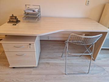 Bureau met onderladekast en kast, incl. stoel