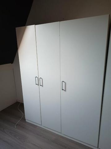 Kledingkasten Gratis af te halen uiterlijk zaterdag 07/03