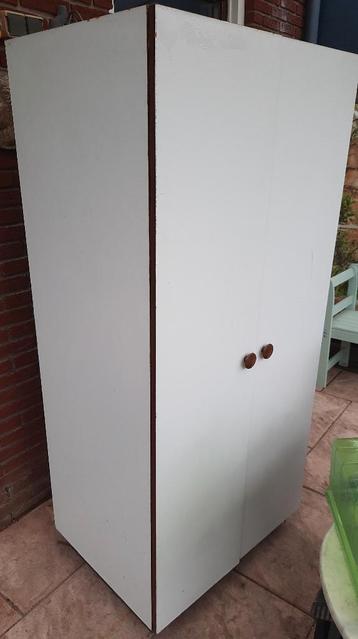 Witte kast  voor kleding of hobby oid <GRATIS>