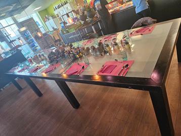 Gratis giga tafel 5 meter lang. Ophalen  voor 13 maarr