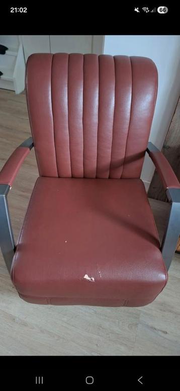 2x Cognackleurige fauteuils - kunstleer (opnieuw bekleden)