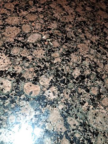 Gratis Granieten aanrechtblad met spoelbak en gasstel