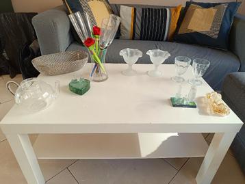 Small decorative items and glassware