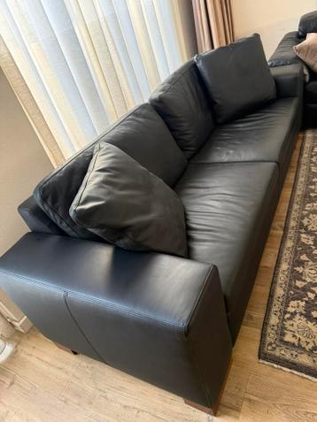 GRATIS Leren bank met kussens. Moet snel weg.