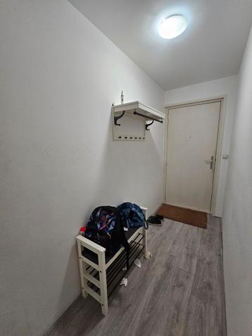 Witte wandkapstok met plank en haken