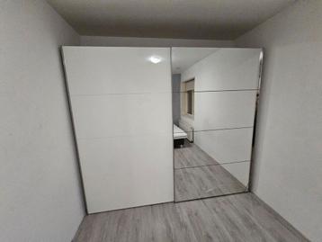 Witte schuifdeurkast met spiegel - Gebruikt