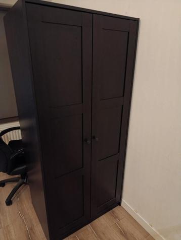 Ruime kast met kleine kras