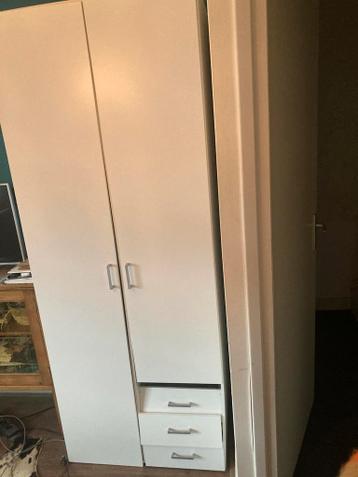 Gratis kledingkast wit (opknapper)