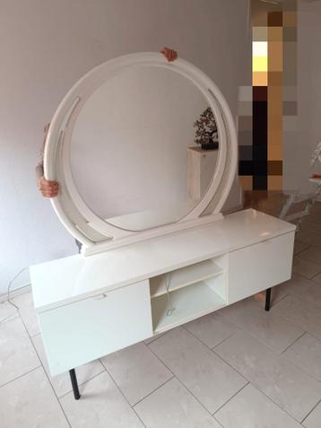Bedroom furniture with mirror
