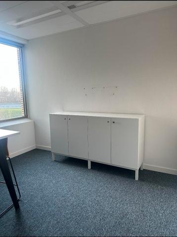 Gratis: Witte kantoorkast met 4 deuren