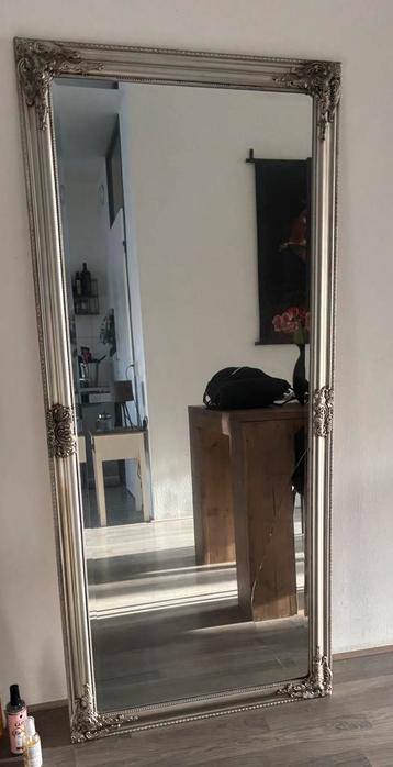 Spiegel (met flinke barst) gratis