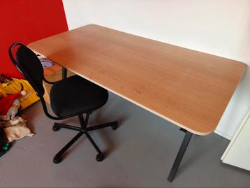 IKEA bureau 160x80cm met lichte gebruikerssporen