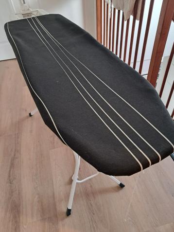 Gratis af te halen: Strijkplank merk Leifheit