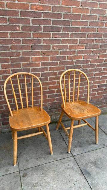 4 houten spijlen stoelen