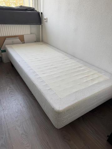 Gratis Bedframe ( zonder matras)