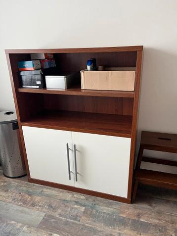 Lage buffetkast, gratis. Zsm ophalen.