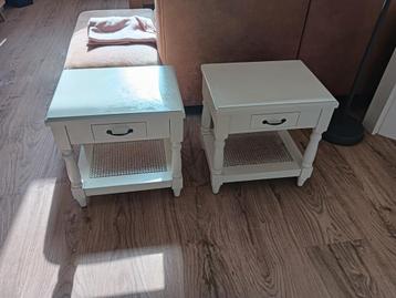 Bijzettafel of nachtkastje - Gebruikt, heeft liefde nodig