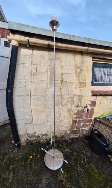 Oude IKEA vloerlamp - perfect voor creatievelingen