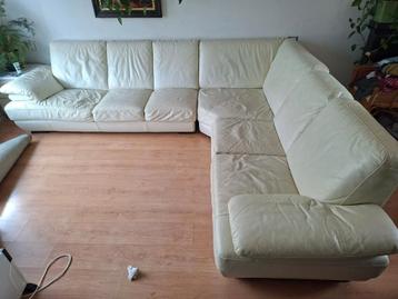 Comfortabele witte hoekbank Moet zo snel mogelijk weg!!