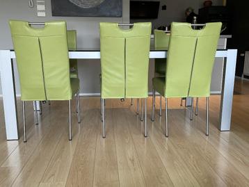 Eetkamertafel met 6 stoelen en salontafel GRATIS afhalen