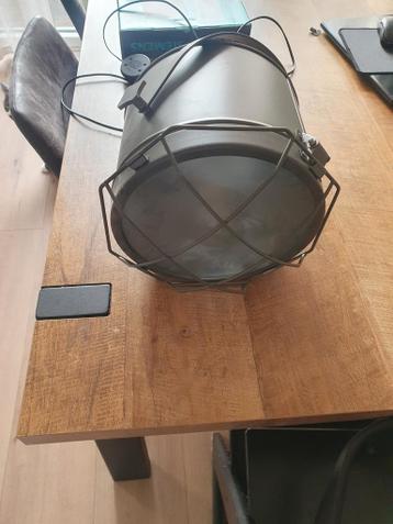 Industriële lamp zonder standaard - gratis