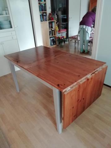 GRATIS: eetkamertafel en 6 stoelen afm.tafel 80x140/190